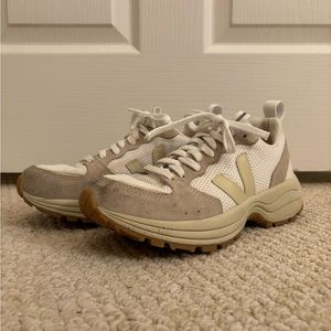 Veja VENTURI ALVEOMESH WHITE PIERRE NATURAL